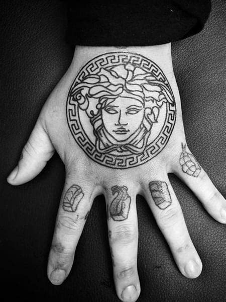 tatuaggio faccia di medusa versace|versace head meaning.